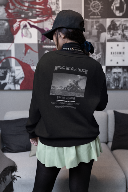 Sudadera unisex con cuello redondo: 'On The Gas Racing' Cuando la puerta baja