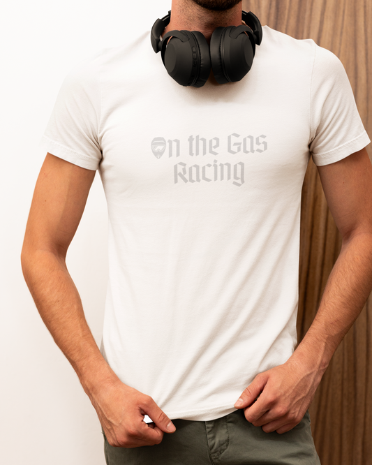 Camiseta unisex con el diseño minimalista 'On the Gas Racing'